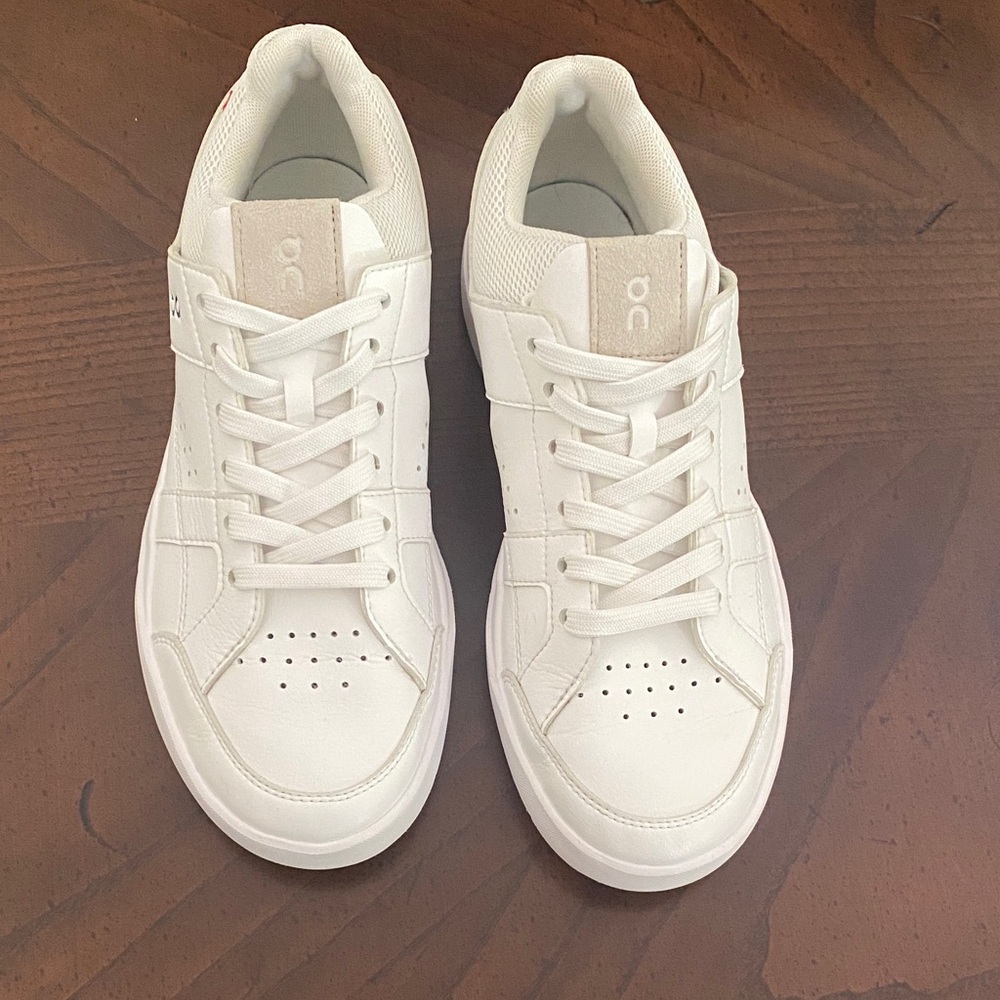 On Running Women’s White Sneakers with Beige Tongue Accent